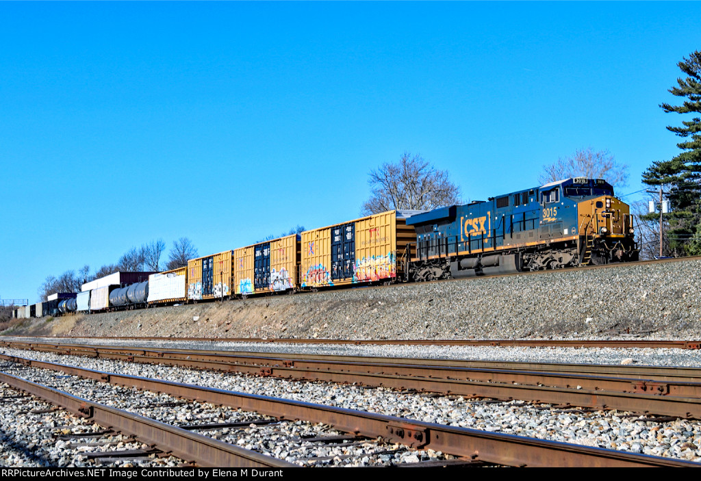 CSX 3015 on M-403